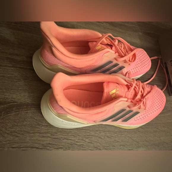 New women’s Adidas Barbie pink running shoes, size 8.5 - Picture 9 of 10